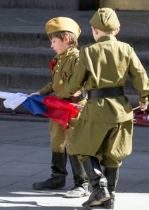 I Bambini Giocano Di Bertolt Brecht - Testi D'Autore Su Filastrocche.it